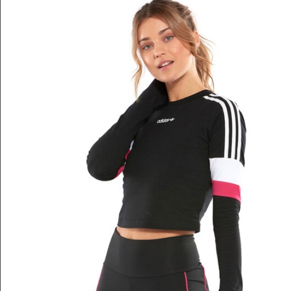 ✨UO Adidas Striped Cropped Long Sleeve Tee✨